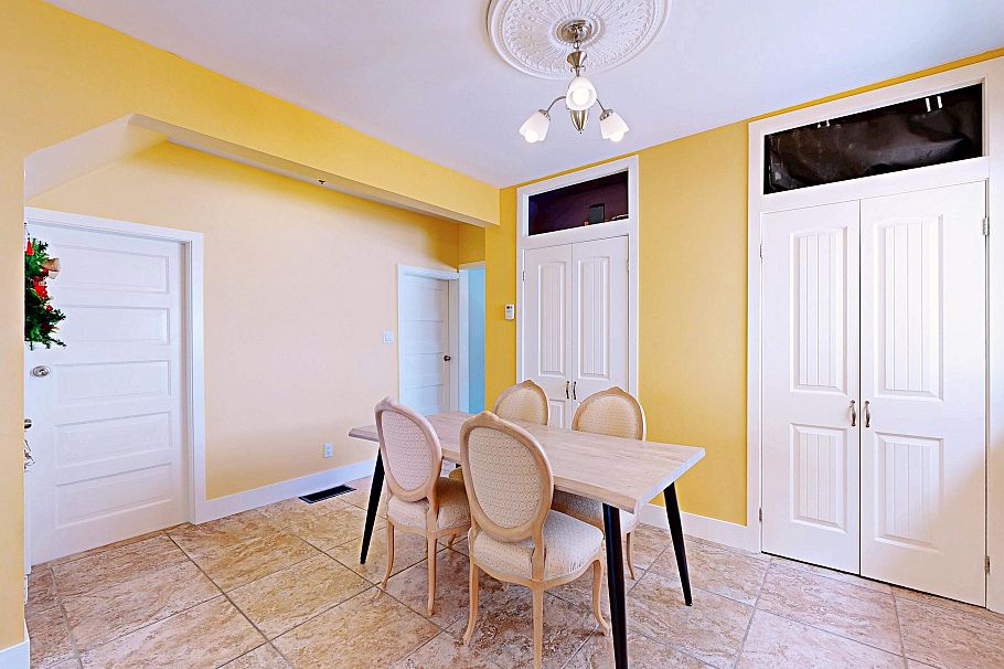 3232 E 43rd Avenue Vancouver, BC - 5