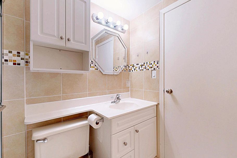 3232 E 43rd Avenue Vancouver, BC - 30