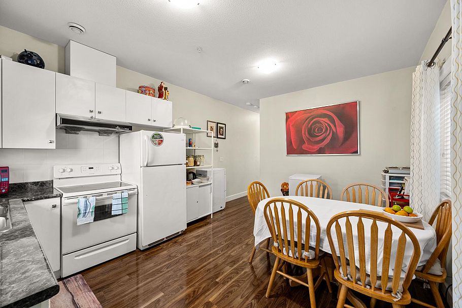 2643 E 8th Avenue Vancouver, BC - 17