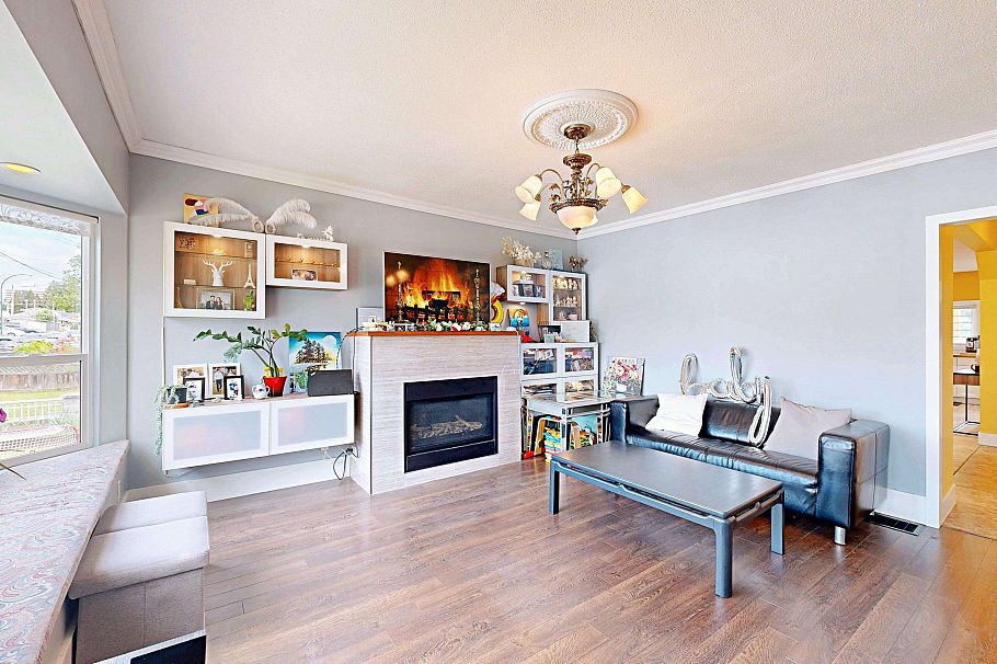 3232 E 43rd Avenue Vancouver, BC - 2