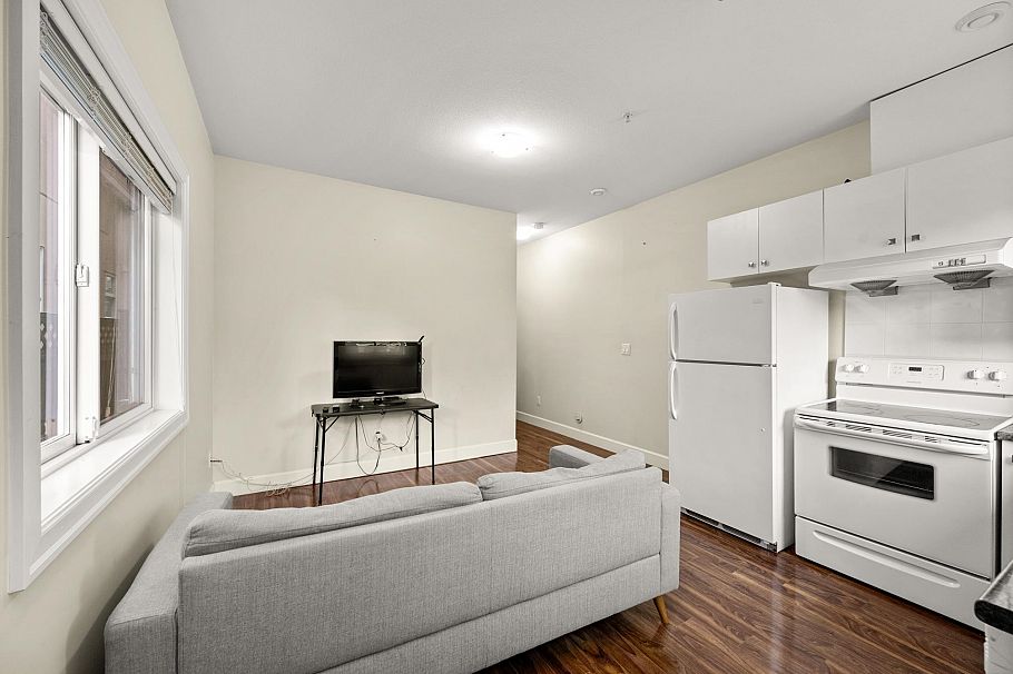 2643 E 8th Avenue Vancouver, BC - 23