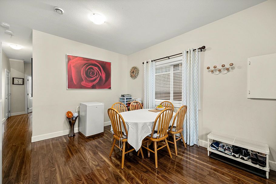 2643 E 8th Avenue Vancouver, BC - 18