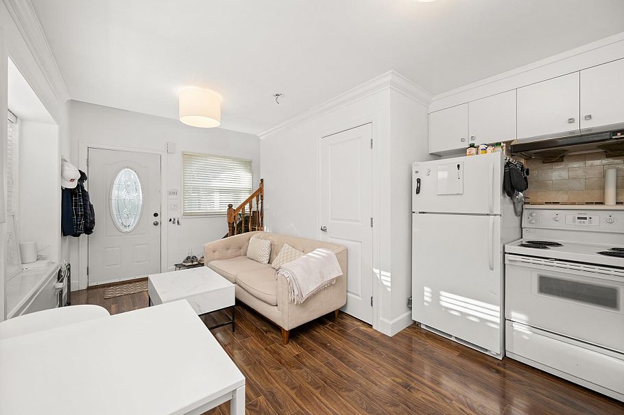 2643 E 8th Avenue Vancouver, BC - 28