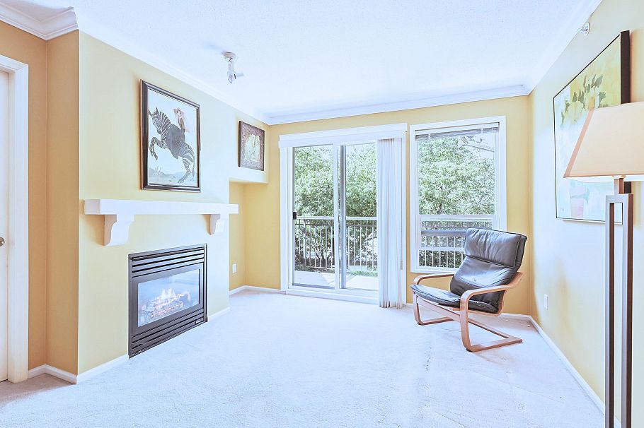 355 1100 E 29th Street North Vancouver, BC - 1