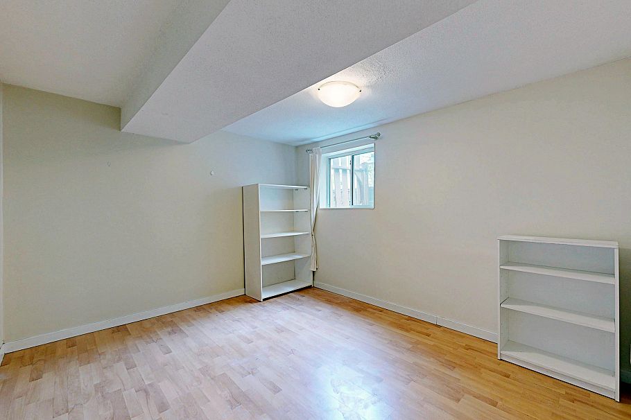 3232 E 43rd Avenue Vancouver, BC - 24