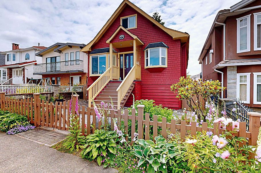 3232 E 43rd Avenue Vancouver, BC - 1