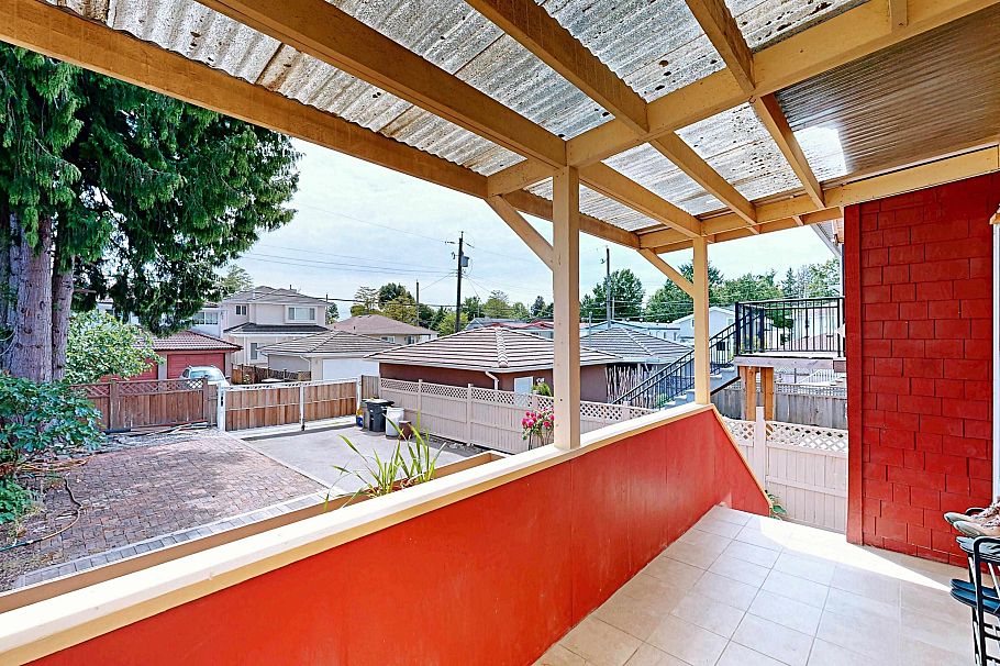 3232 E 43rd Avenue Vancouver, BC - 36