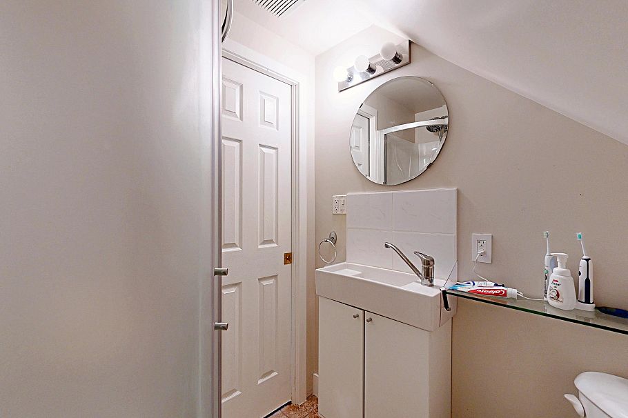 3232 E 43rd Avenue Vancouver, BC - 16