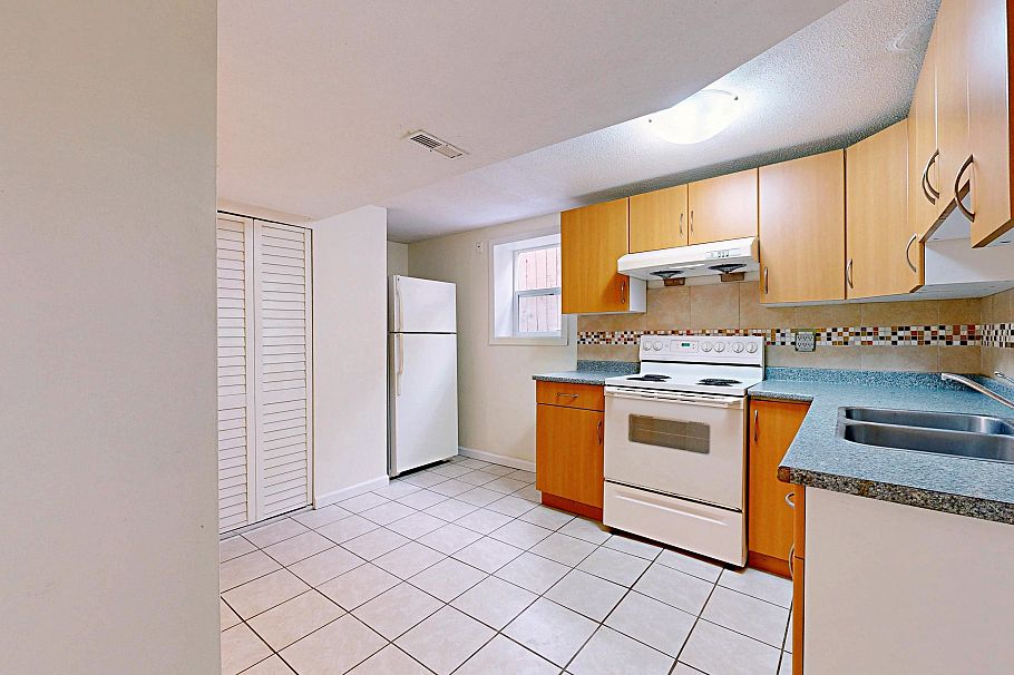 3232 E 43rd Avenue Vancouver, BC - 27