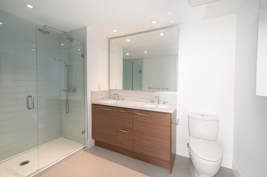 703 111 E 13th Street North Vancouver, BC - 27