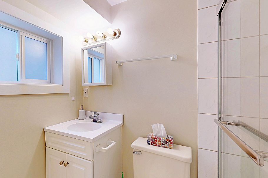 3232 E 43rd Avenue Vancouver, BC - 32