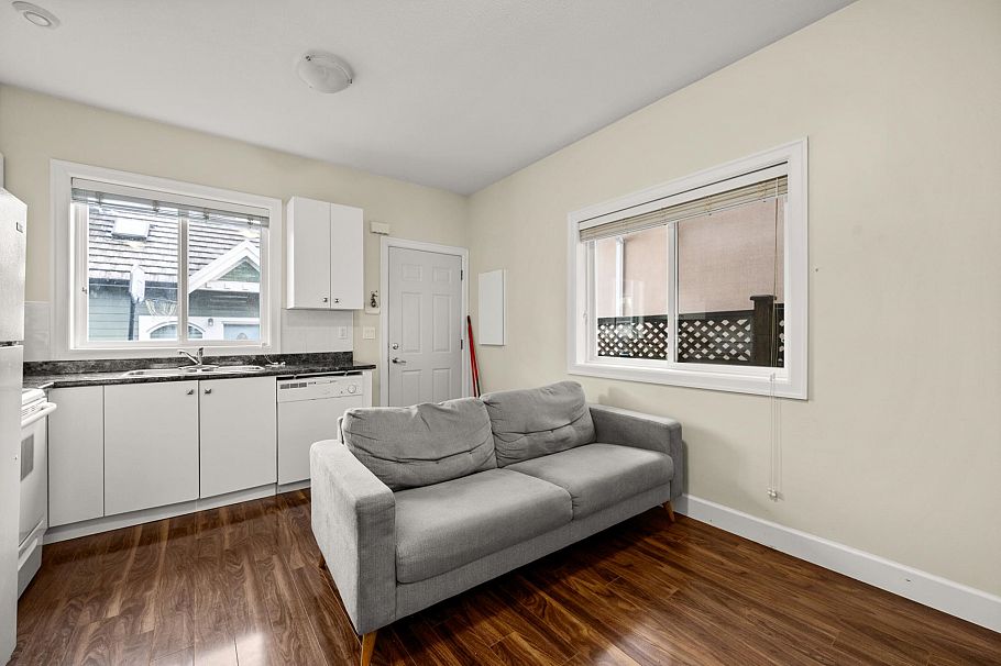 2643 E 8th Avenue Vancouver, BC - 24