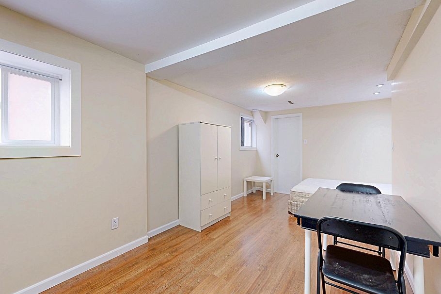 3232 E 43rd Avenue Vancouver, BC - 34