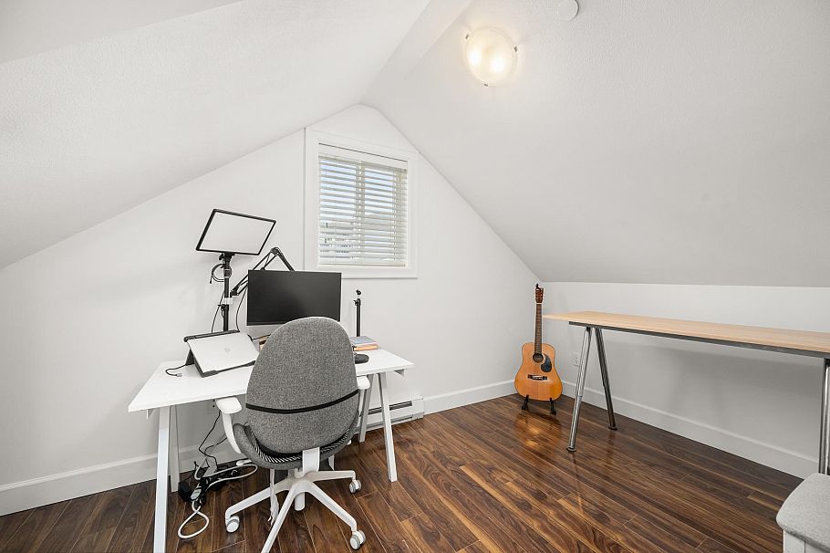 2643 E 8th Avenue Vancouver, BC - 32