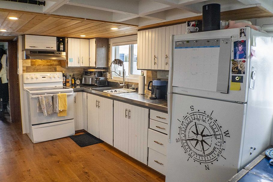 415 W Esplanade Avenue North Vancouver, BC - 4