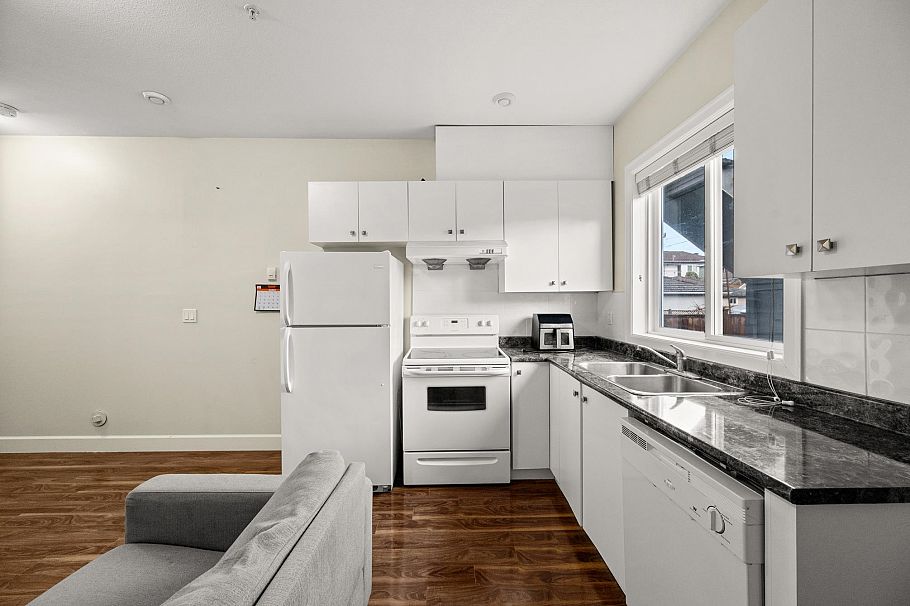 2643 E 8th Avenue Vancouver, BC - 22