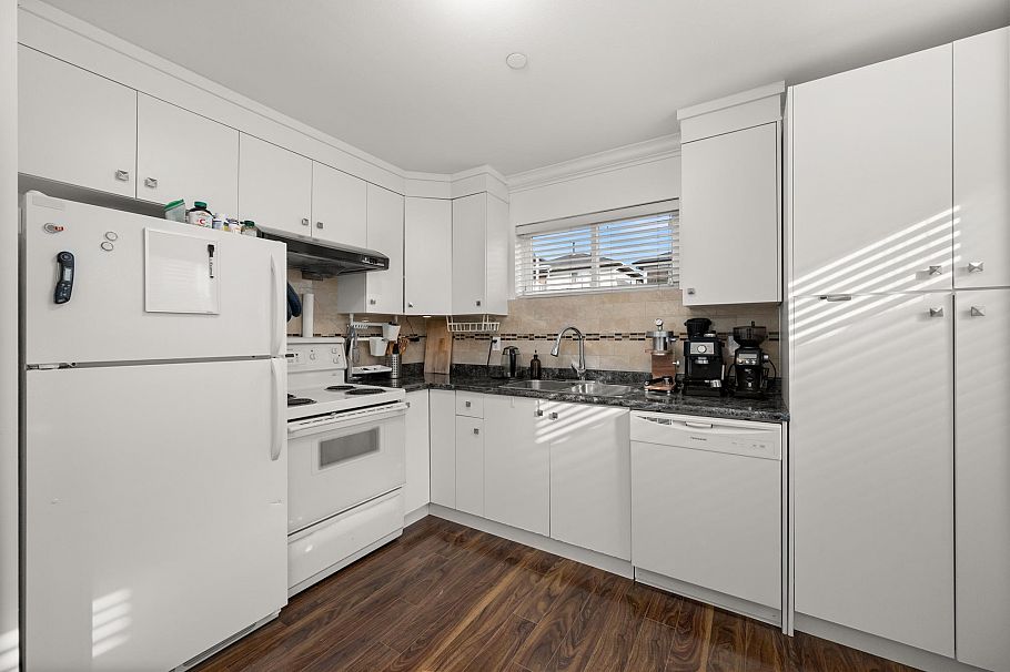 2643 E 8th Avenue Vancouver, BC - 30