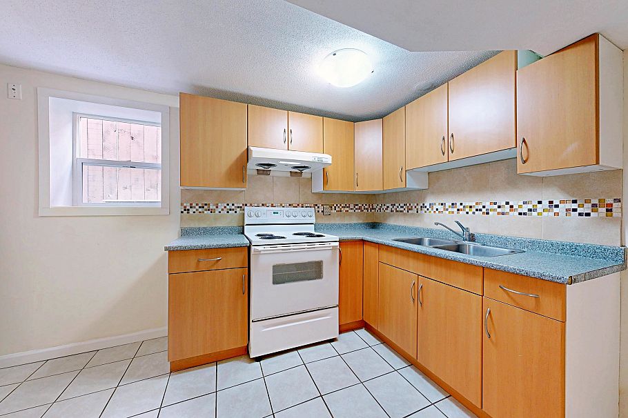 3232 E 43rd Avenue Vancouver, BC - 28