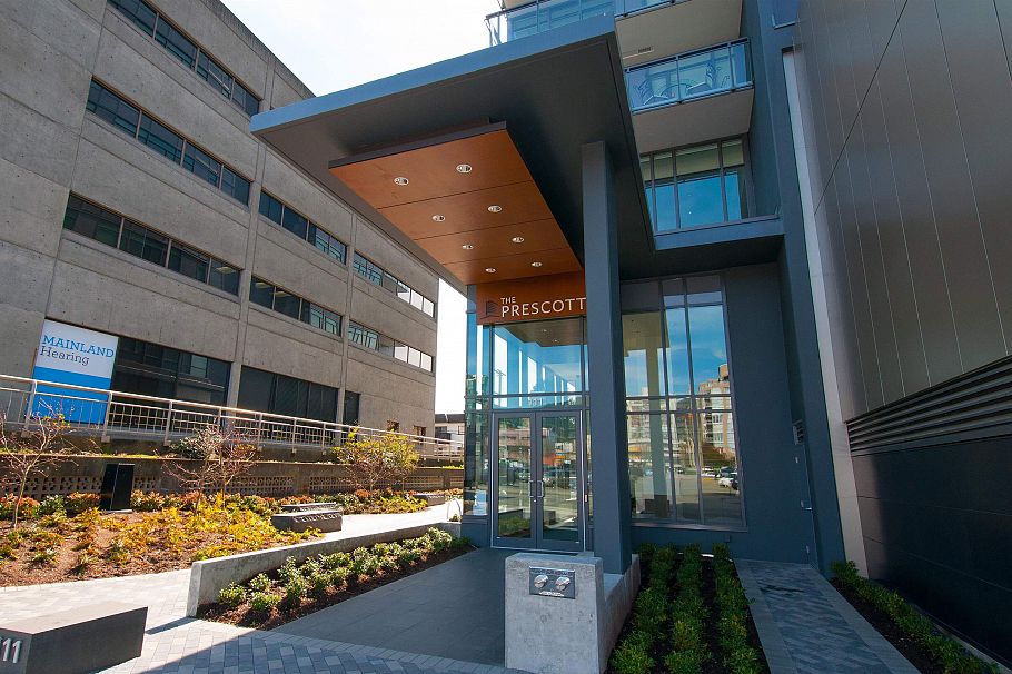 703 111 E 13th Street North Vancouver, BC - 3