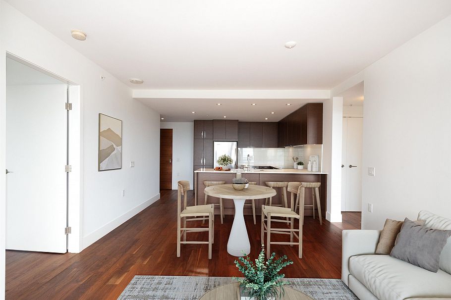 703 111 E 13th Street North Vancouver, BC - 16