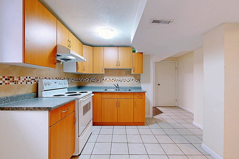 3232 E 43rd Avenue Vancouver, BC - 26