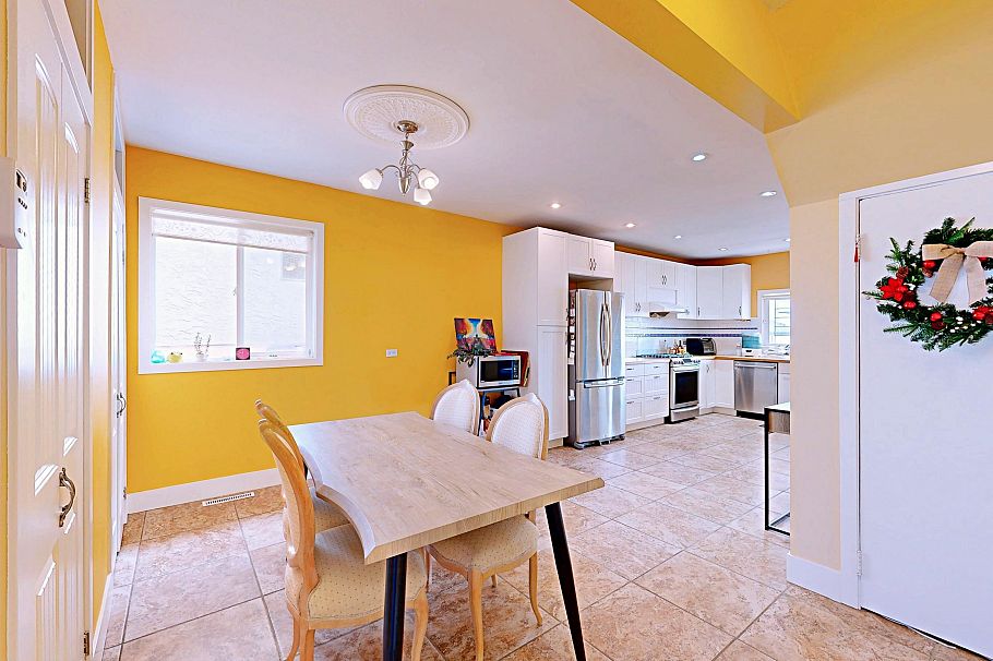 3232 E 43rd Avenue Vancouver, BC - 3