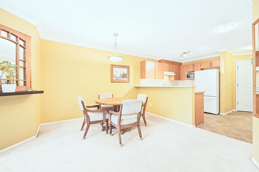 355 1100 E 29th Street North Vancouver, BC - 2