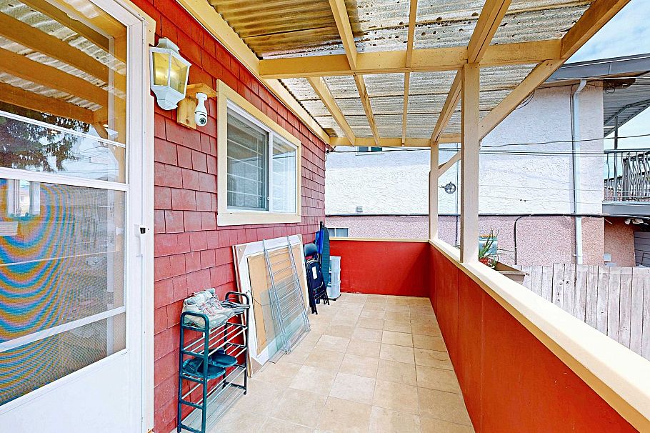 3232 E 43rd Avenue Vancouver, BC - 35