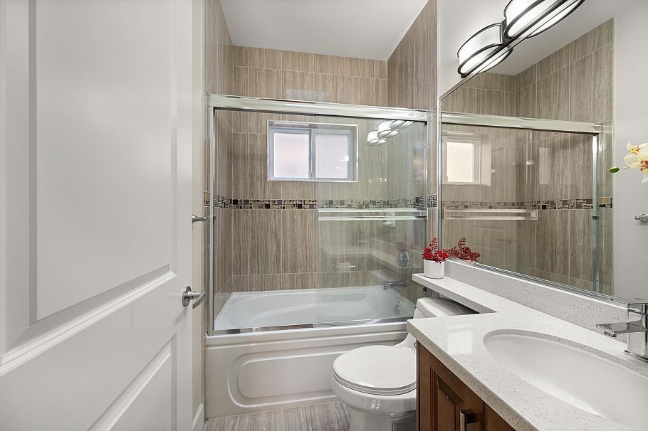 2643 E 8th Avenue Vancouver, BC - 12