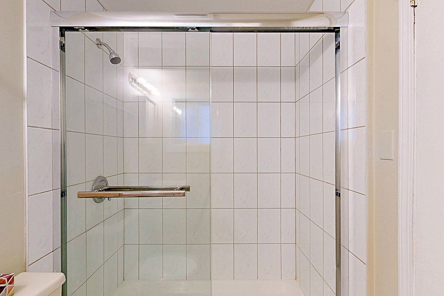 3232 E 43rd Avenue Vancouver, BC - 33