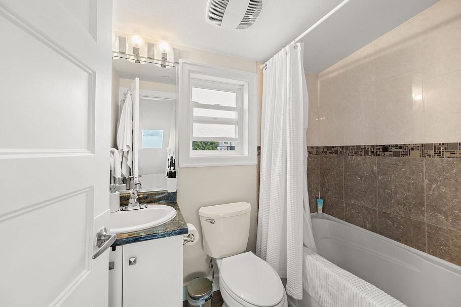 2643 E 8th Avenue Vancouver, BC - 34