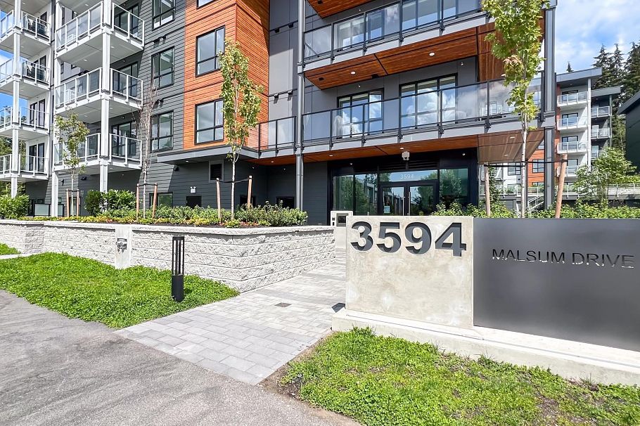 422 3594 Malsum Drive North Vancouver, BC - 2
