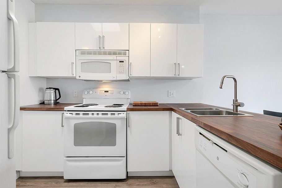 PH11 418 E Broadway Vancouver, BC - 3