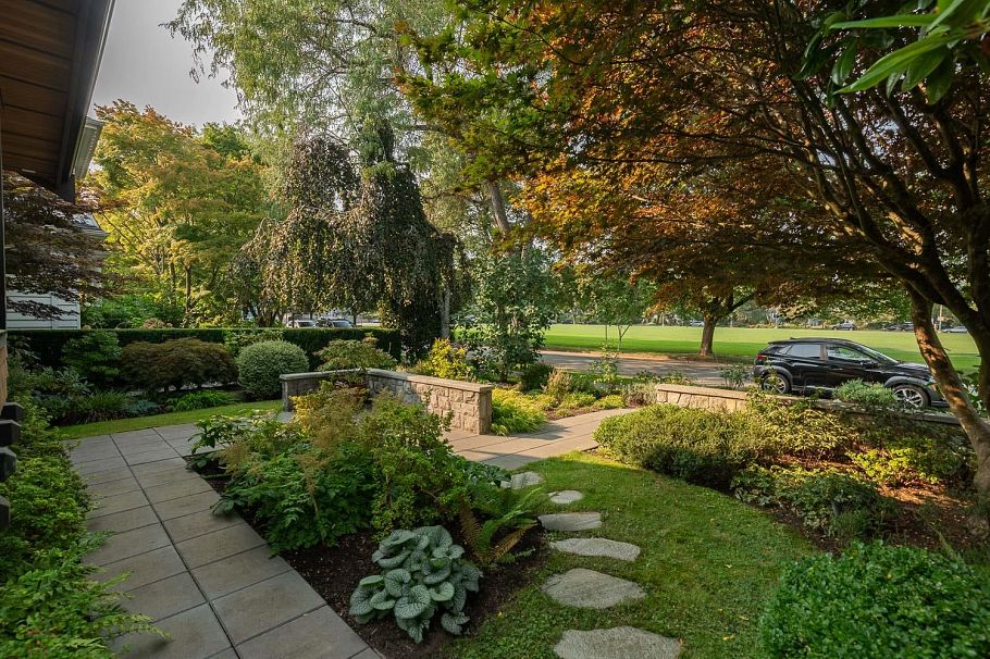 3230 W 31st Avenue Vancouver, BC - 2