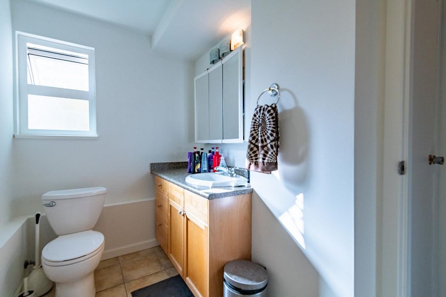 3530 W 31st Avenue Vancouver, BC - 35