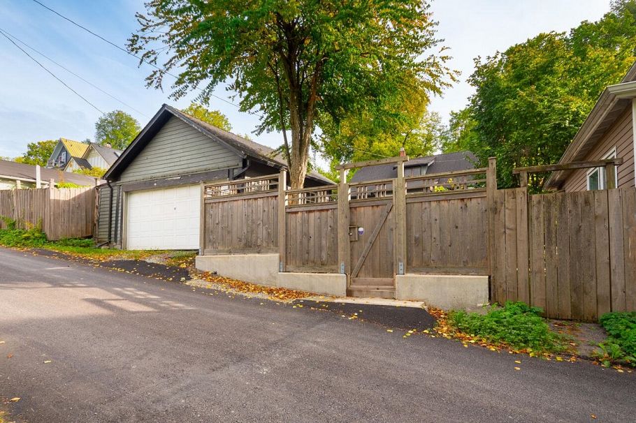 1809 Venables Street Vancouver, BC - 32