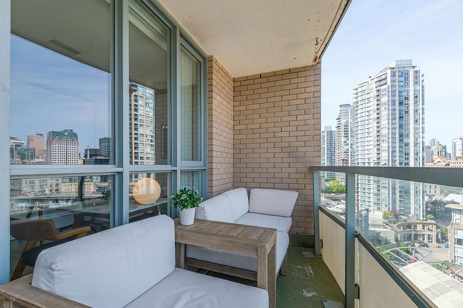 1703 63 Keefer Place Vancouver, BC - 2