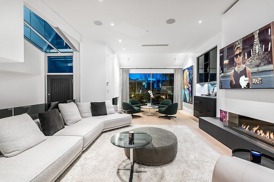 4416 W 1st Avenue Vancouver, BC - 4