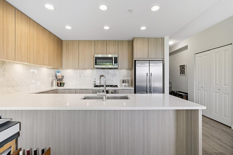 207 3289 Riverwalk Avenue Vancouver, BC - 5