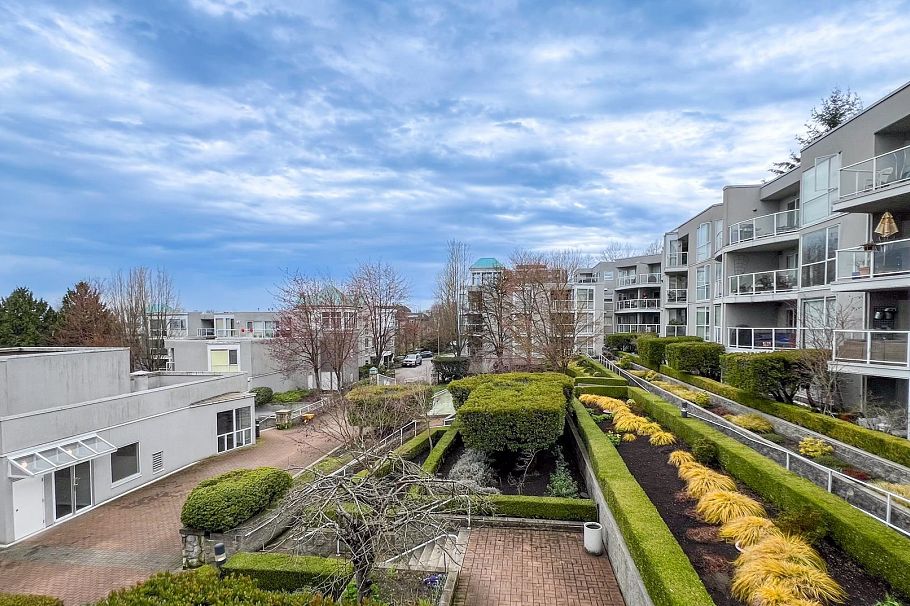 205 8430 Jellicoe Street Vancouver, BC - 1