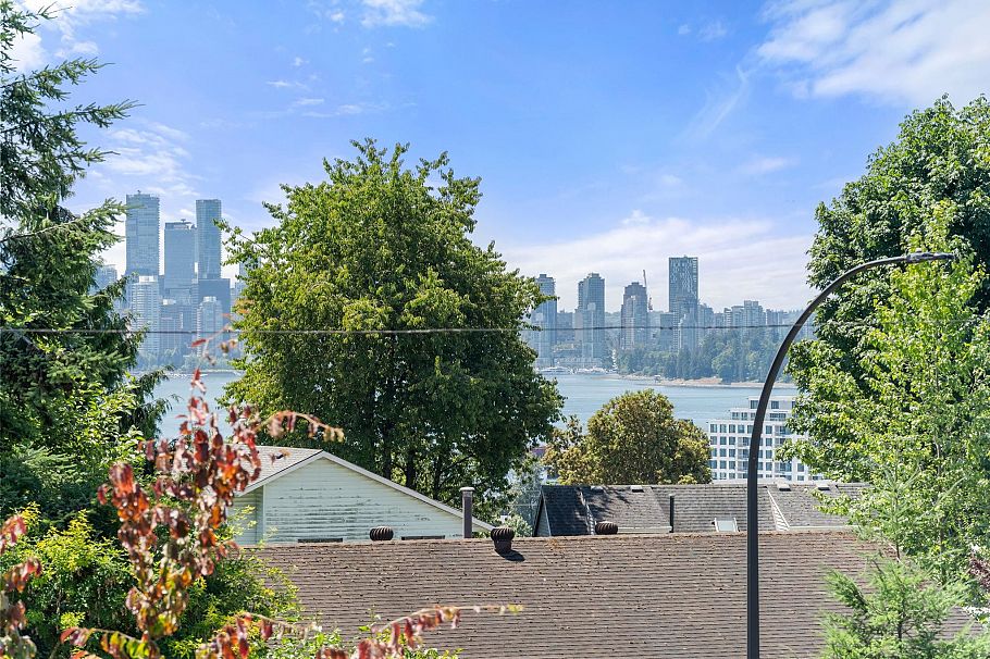 2 460 W 6th Street North Vancouver, BC - 35