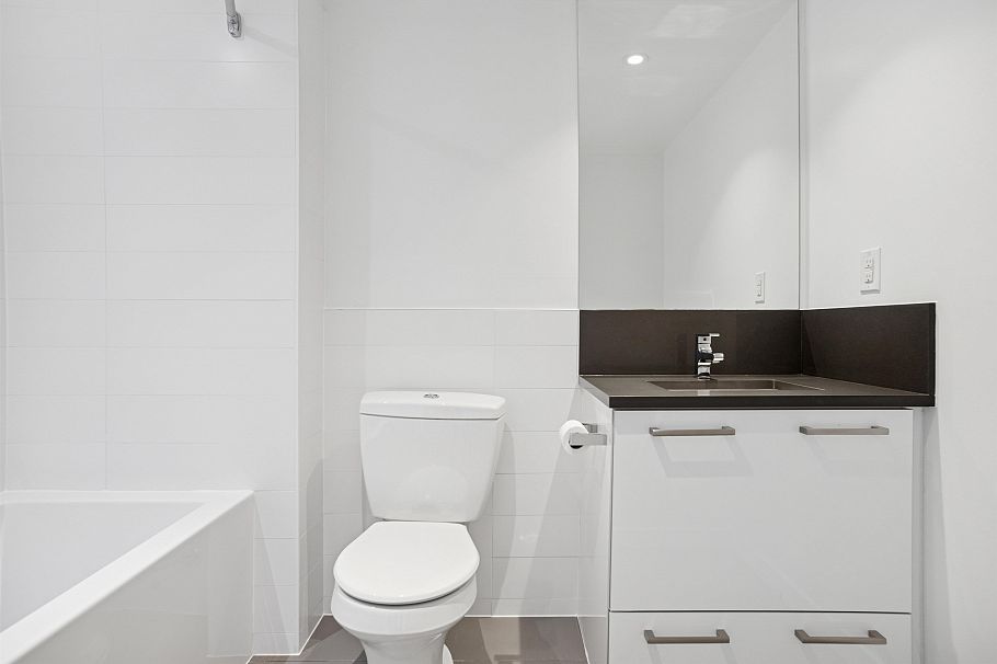 554 955 E Hastings Street Vancouver, BC - 5