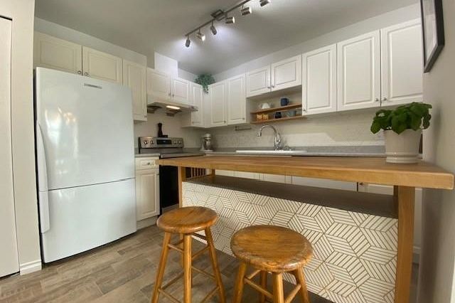 401 3638 Rae Avenue Vancouver, BC - 9