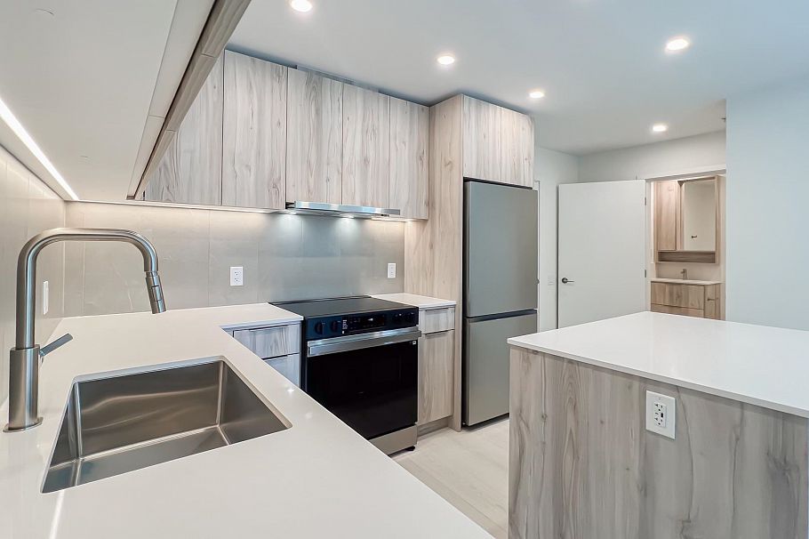 422 3594 Malsum Drive North Vancouver, BC - 5