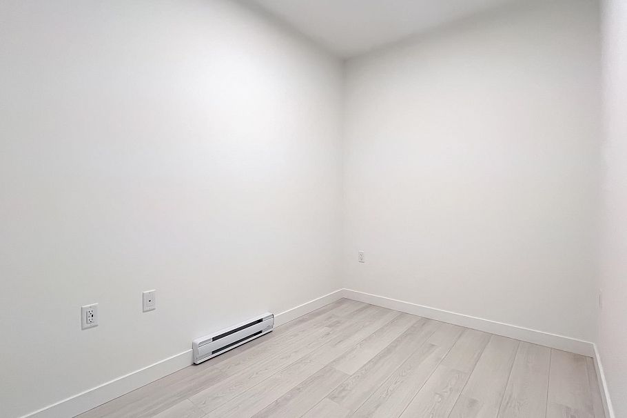 422 3594 Malsum Drive North Vancouver, BC - 17