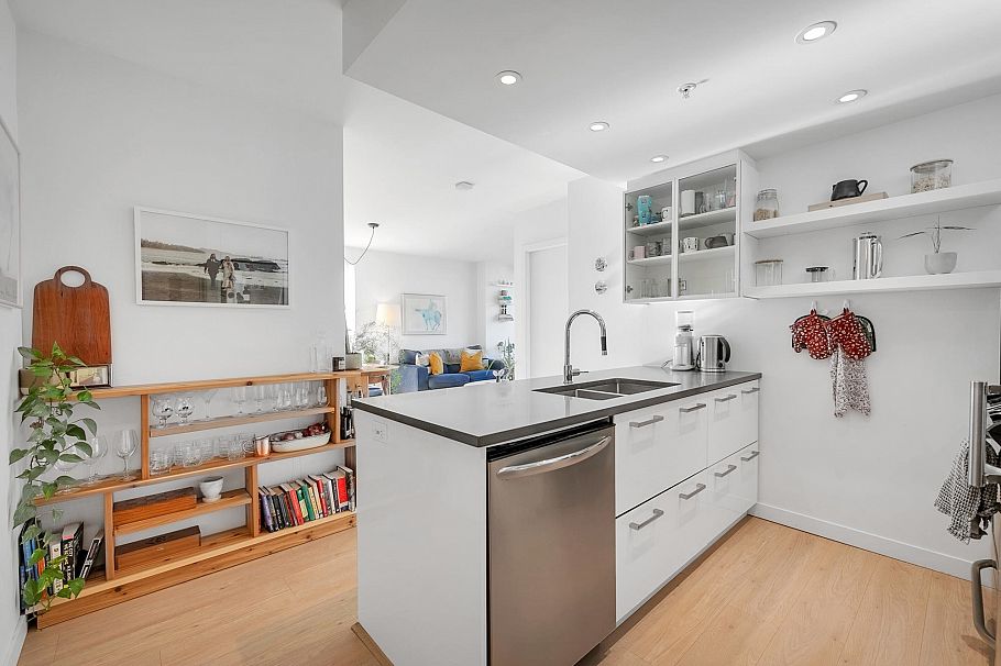 302 933 E Hastings Street Vancouver, BC - 11