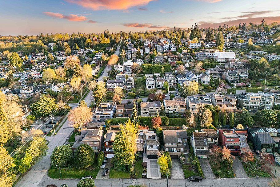 4416 W 1st Avenue Vancouver, BC - 40