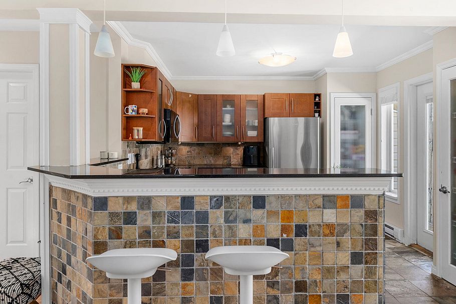 2 460 W 6th Street North Vancouver, BC - 11