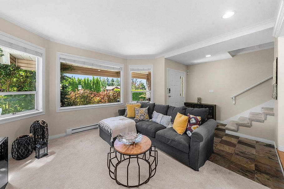 2 460 W 6th Street North Vancouver, BC - 6