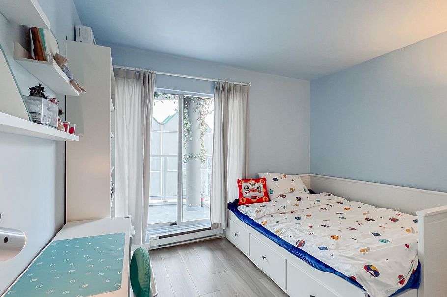 205 8430 Jellicoe Street Vancouver, BC - 9